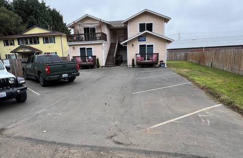 Ocean Shores Apartment | Ocean Shores studio with kitchenette-minutes from beach-Anchor Ashore Condo #3