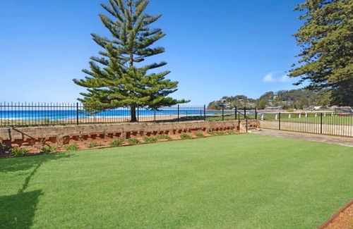 Avoca Beach Apartment | Ocean Sunrise - Magical