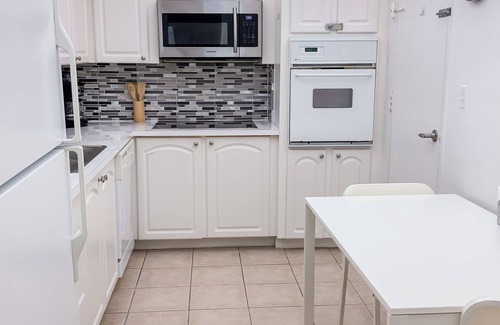 Hollywood South Central Beach Apartment | Ocean view apartment with balcony - 7H