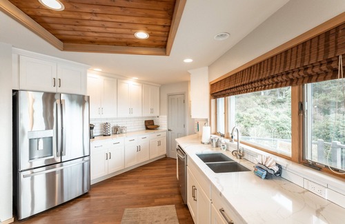 Tolovana Park House | Ocean View Beach Retreat Steps from Haystack Rock