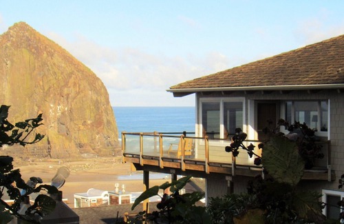 Tolovana Park House | Ocean View Beach Retreat Steps from Haystack Rock