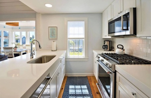 Mashpee Cottage | Ocean view beachfront in Maushop Village