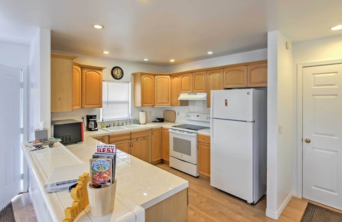 Ocean View House | Ocean View Bungalow w/Lanai: 13 Mi to South Point
