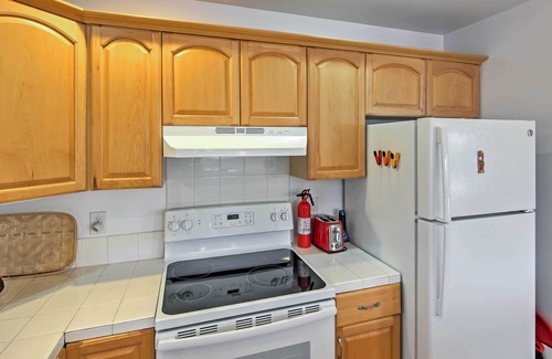 Ocean View House | Ocean View Bungalow w/Lanai: 13 Mi to South Point