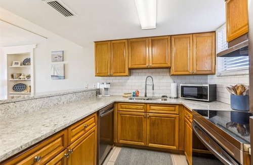 Crescent Beach Condo | Ocean View Condo Steps from Beach