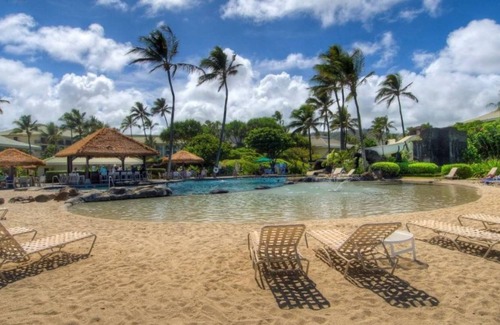 Hanamaulu Condo | Ocean-view condo - top floor - amazing resort pools, gym, spas, & restaurants