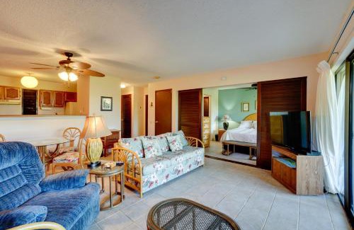 Maunaloa Apartment | Ocean-View Condo with Pool in Maunaloa!
