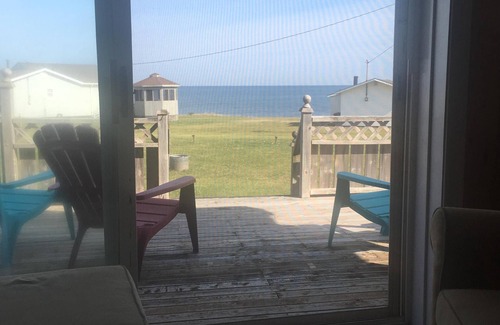Savage Harbour Cottage | Ocean View - Cozy 1br + Den -Cute as a Button!