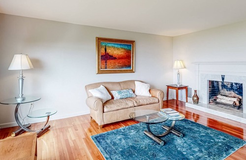 Port Clyde House | Ocean-view escape with fireplace & fast WiFi - walk to Drift Inn Beach