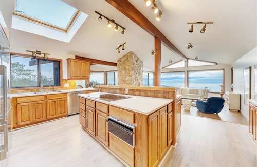 Metchosin House | Ocean-view estate surrounded by trees, perched atop Mount Matheson. Sleeps 12!