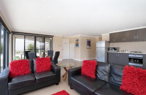 Geographe Apartment | Ocean View Executive Apartment 2