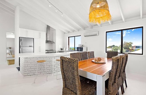 Falcon House | Ocean view family house 5x2 family and living rooms x2 sleeps13 people