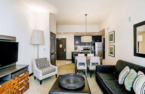 Northeast Virginia Beach Hotel | Ocean View Getaway in Virginia Beach! Outdoor Swimming Pool, Kitchenette!