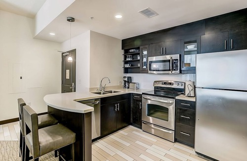 Northeast Virginia Beach Hotel | Ocean View Getaway in Virginia Beach! Outdoor Swimming Pool, Kitchenette!