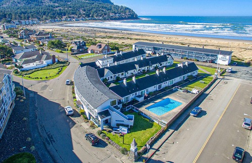 Seaside Cottage | Ocean-view getaway with a heated pool & fireplace - walk on the beach