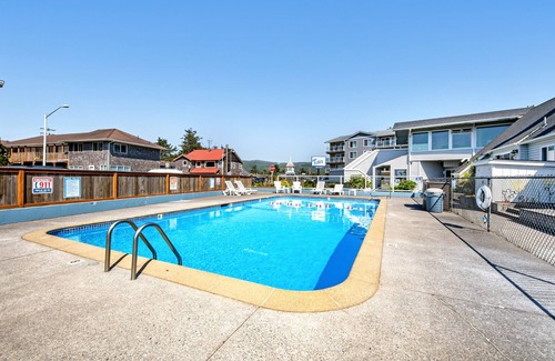 Seaside Cottage | Ocean-view getaway with a heated pool & fireplace - walk on the beach
