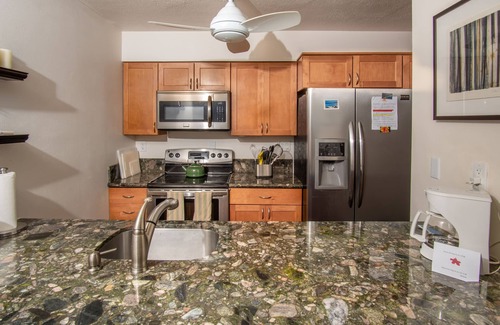 Maunaloa Apartment | Ocean View, Ground-Floor Condo w/Lanai & Shared Hot Tub/Pool - Walk to Beach