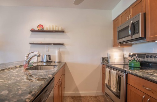 Maunaloa Apartment | Ocean View, Ground-Floor Condo w/Lanai & Shared Hot Tub/Pool - Walk to Beach
