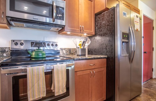 Maunaloa Apartment | Ocean View, Ground-Floor Condo w/Lanai & Shared Hot Tub/Pool - Walk to Beach