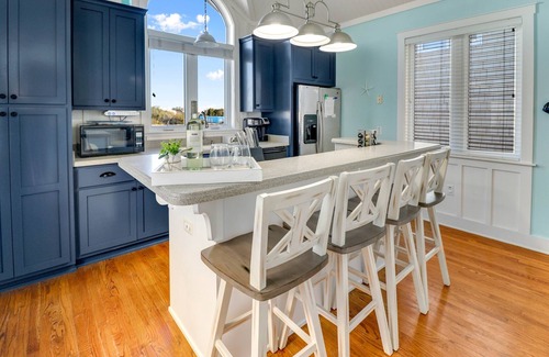 St. George Island House | Ocean view, hot tub, steps to the sand! Dog friendly. 9/27-10/3 is 20% off!