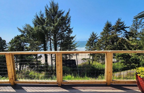 Otter Rock House | Ocean View in Otter Rock! Wood Stove! Surfing~Otter Rock Hideaway