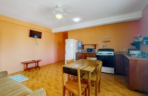 Caye Caulker Apartment | Ocean-view island gem with balcony & beach access nearby