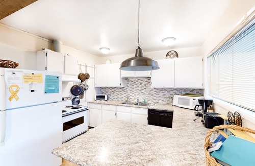 Newport House | Ocean-view lower-level duplex across street from beach - dog-friendly