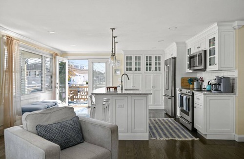 Old Orchard Beach Condo | Ocean View! - Luxury Condo with Beach Access