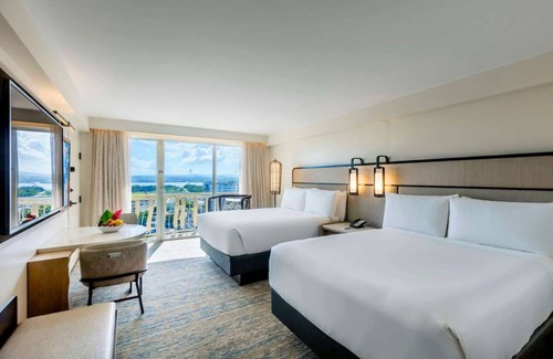 Isla Verde Hotel | Ocean-View Oasis: Your Perfect Room with Seamless Beach & Pool Access