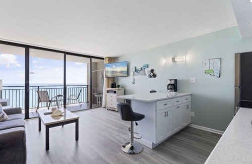 Myrtle Beach Condo | Ocean View Ocean Forest Plaza w Balcony