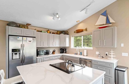 Long Beach House | Ocean View, Pet Friendly, Fenced Yard, Near Town, Game Room (BTIME)