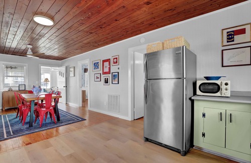 Surf City House | Ocean View-Pet Friendly- 1min walk to beach-sleeps 6