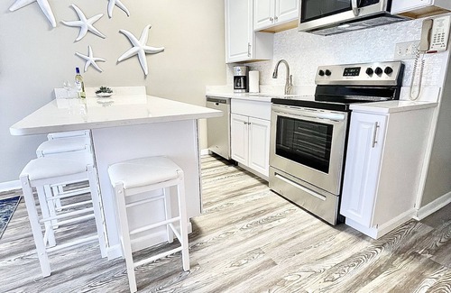 Folly Field Condo | Ocean View! Remodeled! Just Steps to the Beach, large pool and Bar. Gated resort