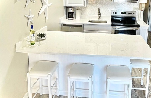 Folly Field Condo | Ocean View! Remodeled! Just Steps to the Beach, large pool and Bar. Gated resort