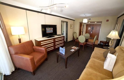 Tybee Island Hotel | Ocean View Suite w/Full Kitchen, Free WiFi, & Huge Private Balcony