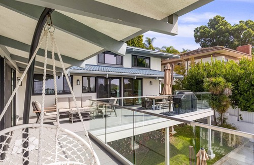 Rancho Palos Verdes House | Ocean-view luxury home with oversize heated pool in Rancho Palos Verdes