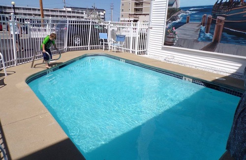Hampton Apartment | Ocean view with a shared pool. apt8