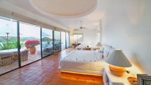 Almacen Villa | Ocean Views and a Garden to Fall in Love With