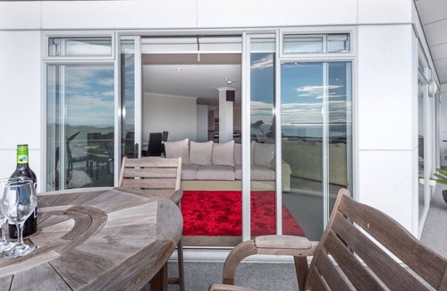 Papamoa Beach Cottage | OCEAN VIEWS AND BBQS - PAPAMOA HOLIDAY APARTMENT in Papamoa