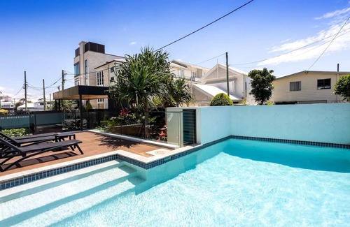 Palm Beach Apartment | Ocean Views and Pet-Friendly!