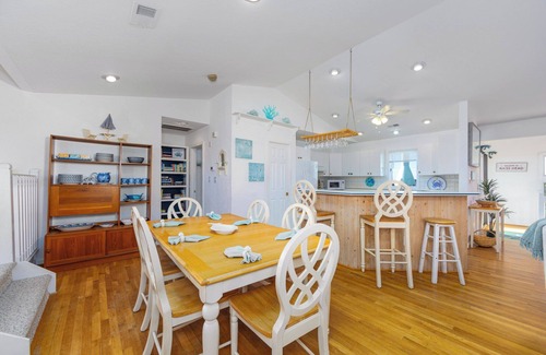 South Nags Head Cottage | OCEAN VIEWS-DOG FRIENDLY- PRIVATE POOL - HOT TUB - 2 MINUTE WALK TO BEACH