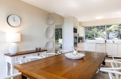 Killcare House | Ocean views, easy walk to beach and national park