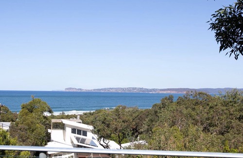 Killcare House | Ocean views, easy walk to beach and national park