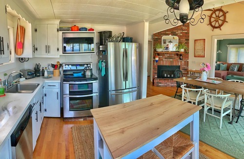 Rockport Cottage | Ocean Views in this Charming 2 bedroom Cottage