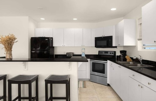The Bight Apartment | Ocean Views, Pool, Spacious 1 Bedroom