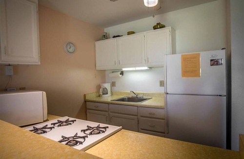 Kaunakakai Condo | Ocean Views W/Ground Lanai and Fans-Molokai Shores