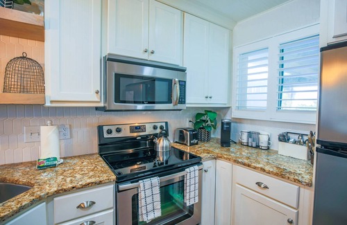 Isle of Palms Condo | Ocean Views! Wonderful Screened Porch w/Exterior Door to Access the Community Pool or Wide Beach
