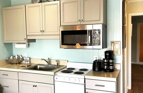 Folly Field Condo | Ocean Villa C237 - Steps to the Pool and Beach
