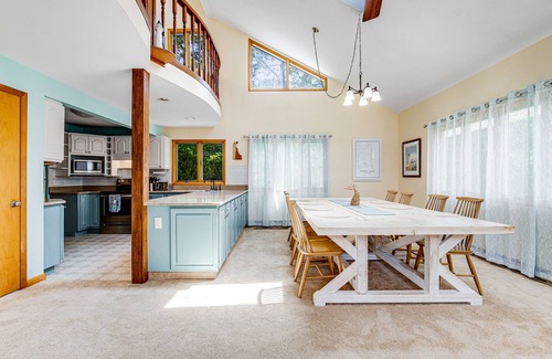 Ocean View House | Ocean Way Estates retreat with large upper deck & enclosed patio - dog-friendly
