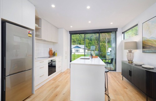 Kaikoura House | Ocean Whisper Retreat - Kaikoura Holiday Home